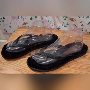 EUC Ugg Fluff Flip Flop Black Shearling Casual Everyday Thong Sandal Shoe SZ 9W